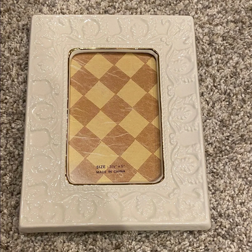 Decorative Ceramic Off White Photo Frame with Glass. 3.5 x 5”